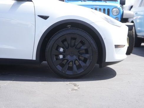 Used 2022 Tesla Model Y Long Range image 4