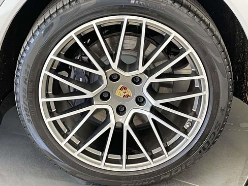 Certified 2023 Porsche Cayenne Platinum Edition AWD/4WD image 12
