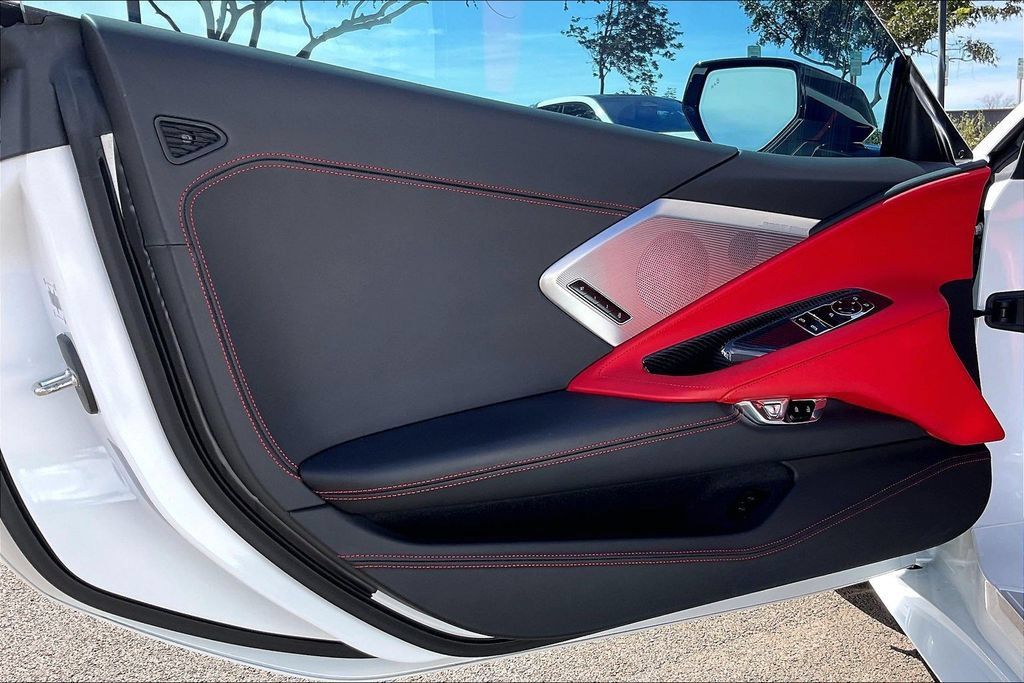 Used 2022 Chevrolet Corvette Stingray Premium Cpe w/ Z51 Performance Package RWD image 21
