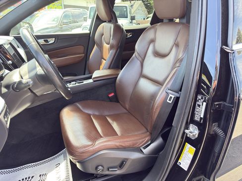 Used 2018 Volvo XC60 T5 Momentum w/ Vision Package AWD/4WD image 14