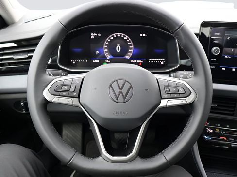 Used 2025 Volkswagen Jetta SE image 30