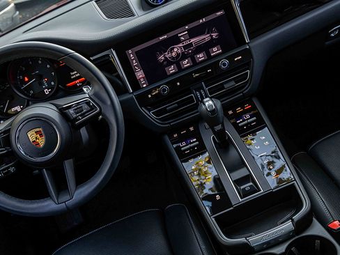 Used 2022 Porsche Macan image 21