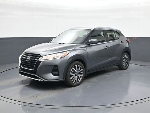 Used 2023 Nissan Kicks SV FWD image 3