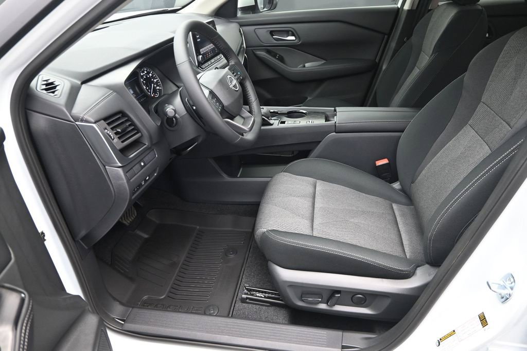 Certified 2026 Nissan Rogue SV FWD image 18