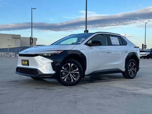 Used 2025 Toyota bZ4X FWD image 2