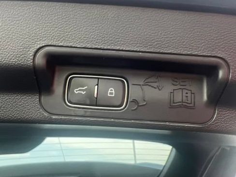 Used 2020 Ford Explorer XLT w/ Equipment Group 202A AWD/4WD image 27