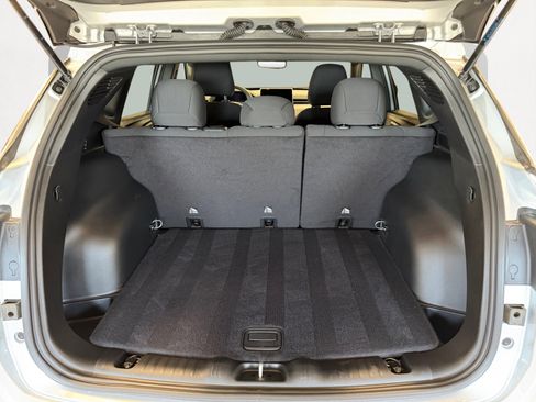 Used 2024 Jeep Compass Sport image 13