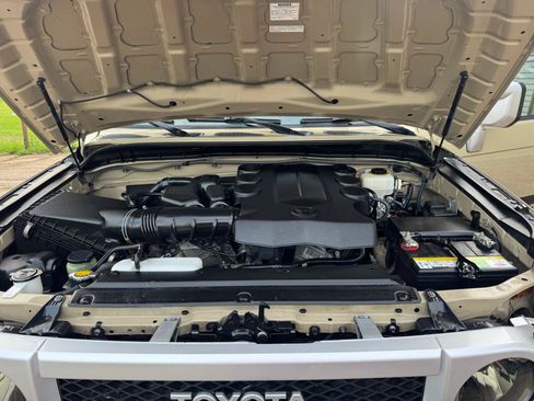 Used 2014 Toyota FJ Cruiser 2WD w/ Upgrade Package image 15