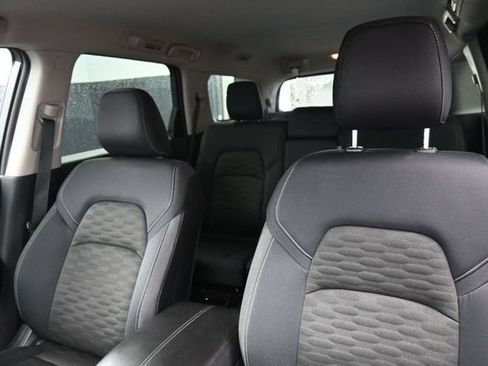 Used 2025 Nissan Pathfinder SV FWD image 14