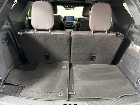Used 2025 Ford Explorer Platinum image 17