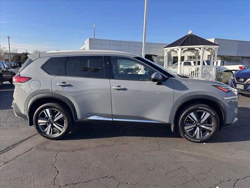 Used 2023 Nissan Rogue Platinum w/ Platinum Premium Package image 2