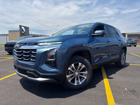 New 2026 Chevrolet Equinox LT w/ Convenience Package II FWD image 1