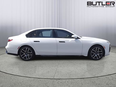 Used 2026 BMW 760i xDrive w/ Executive Package AWD/4WD image 8