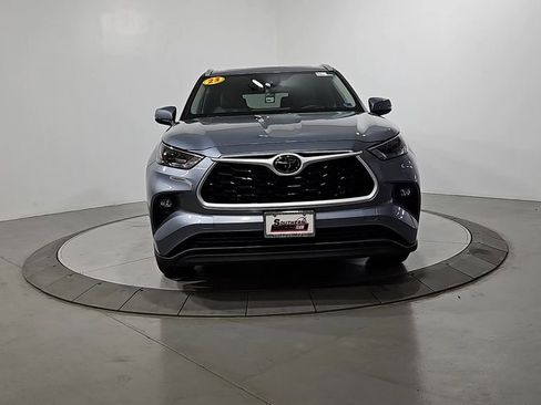 Used 2023 Toyota Highlander XLE FWD image 9