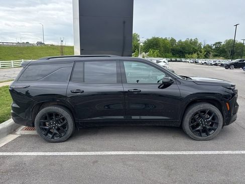 Used 2024 Chevrolet Traverse RS w/ LPO, Floor Liner Package AWD/4WD image 2