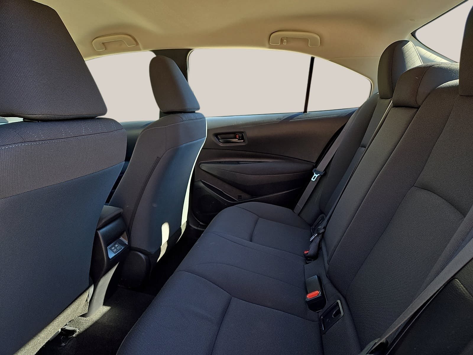 Used 2025 Toyota Corolla LE FWD image 10