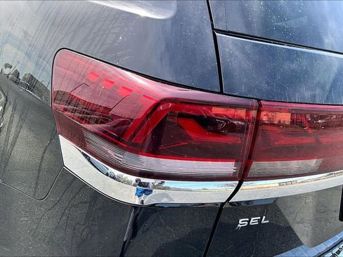 Used 2024 Volkswagen Atlas SEL Premium R-Line image 23