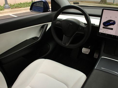 Used 2021 Tesla Model Y Performance AWD/4WD image 24