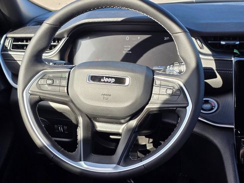 New 2025 Jeep Grand Cherokee Altitude image 13