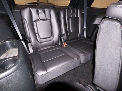 Certified 2018 Ford Explorer XLT w/ Equipment Group 202A AWD/4WD image 20