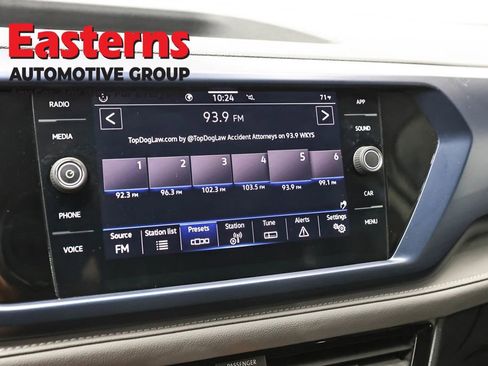 Used 2024 Volkswagen Taos SE FWD image 18