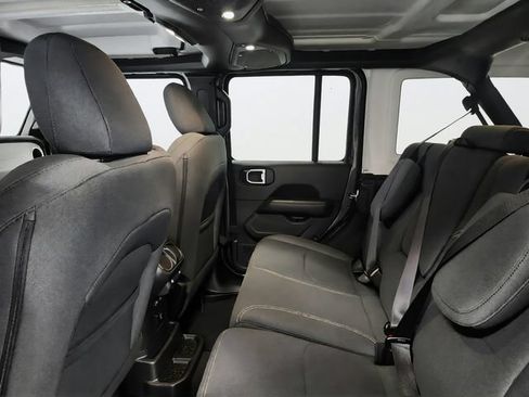 Used 2025 Jeep Wrangler Unlimited Sahara AWD/4WD image 18