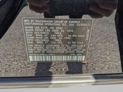 Certified 2024 Volkswagen Atlas Cross Sport SEL R-Line image 34