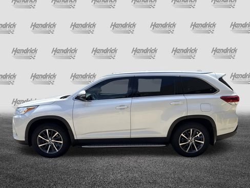 Used 2019 Toyota Highlander XLE FWD image 7