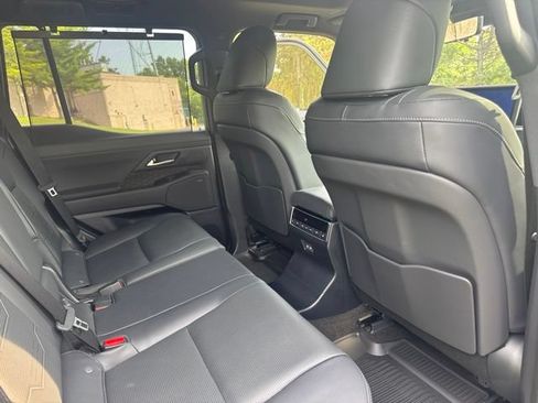 Used 2026 Lexus GX 550 w/ Cold Area Package AWD/4WD image 14