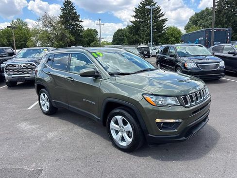 Used 2019 Jeep Compass Latitude w/ Cold Weather Group AWD/4WD image 2