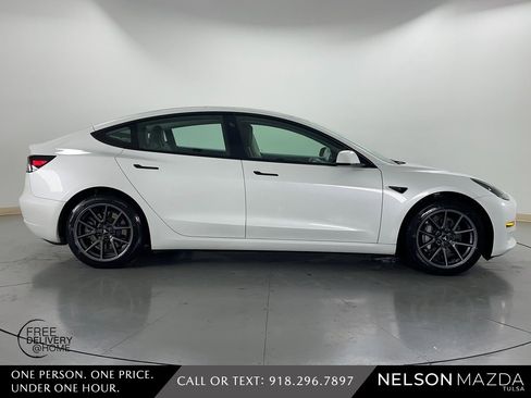 Used 2023 Tesla Model 3 Standard Range image 5
