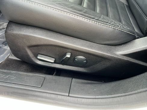 Used 2017 Ford Fusion SE w/ Fusion SE Technology Package image 15