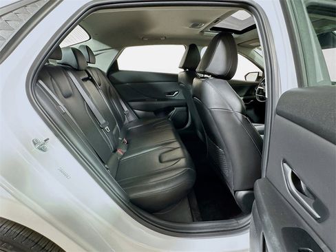 Used 2024 Hyundai Elantra Limited image 27