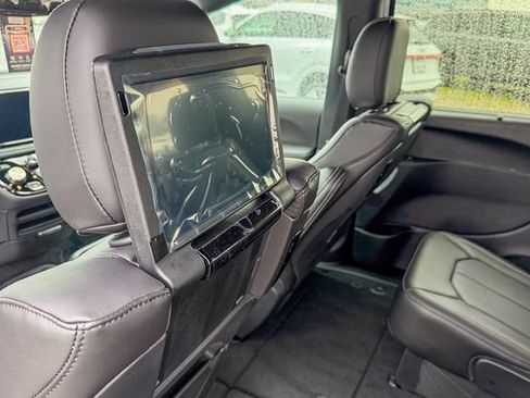 New 2026 Chrysler Pacifica Select FWD image 24