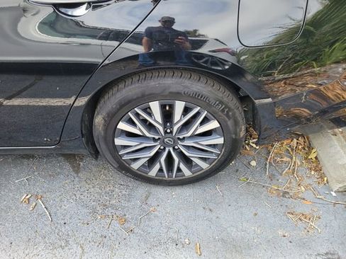 Used 2025 Nissan Altima 2.5 SV image 6