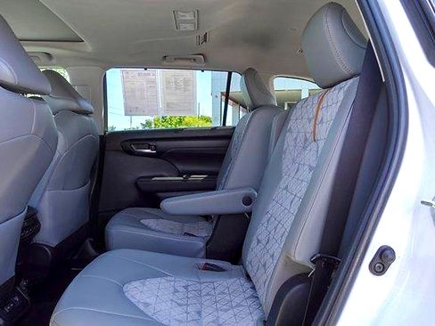 Used 2023 Toyota Highlander Bronze Edition AWD/4WD image 22