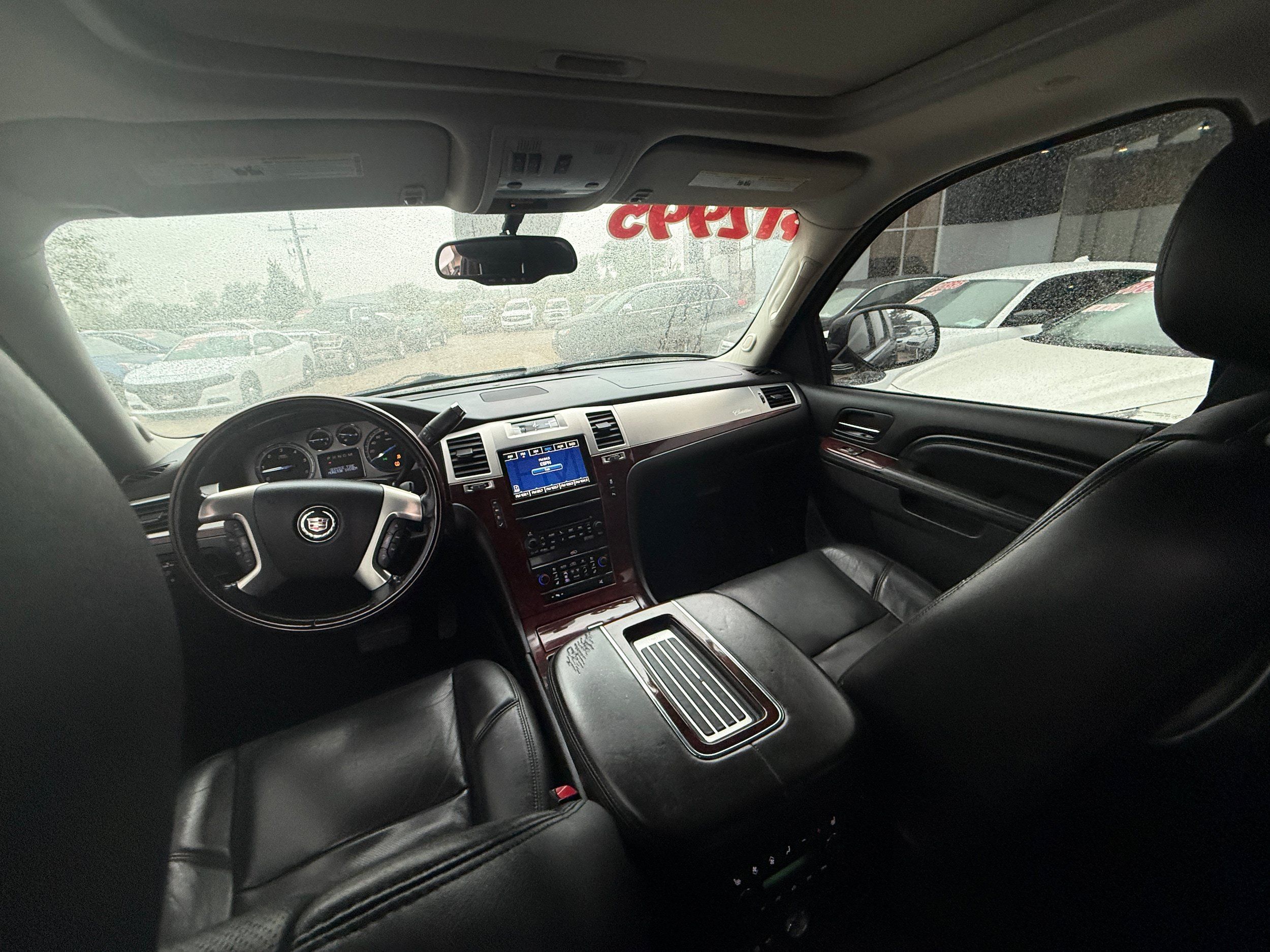 Used 2013 Cadillac Escalade Premium AWD/4WD image 9