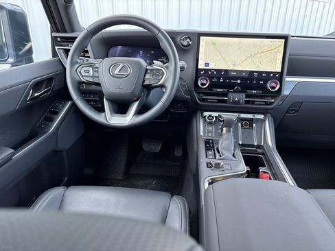 Used 2025 Lexus GX 550 image 18