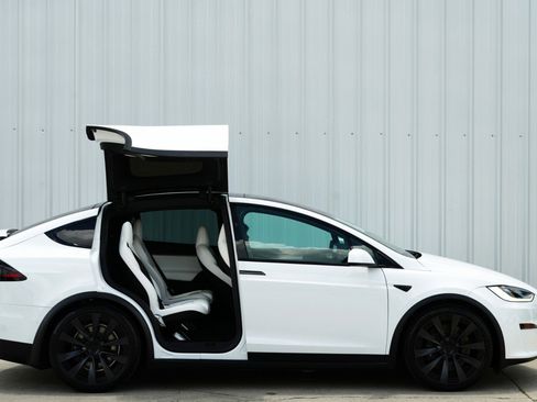Used 2022 Tesla Model X image 56