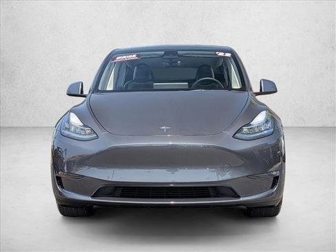 Used 2022 Tesla Model Y Long Range AWD/4WD image 3