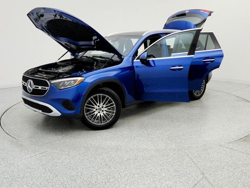 Used 2025 Mercedes-Benz GLC 300 image 9