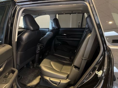 Used 2024 Toyota Grand Highlander XLE image 12