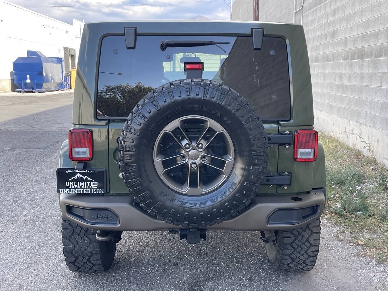 Used 2016 Jeep Wrangler Unlimited Sahara AWD/4WD image 3