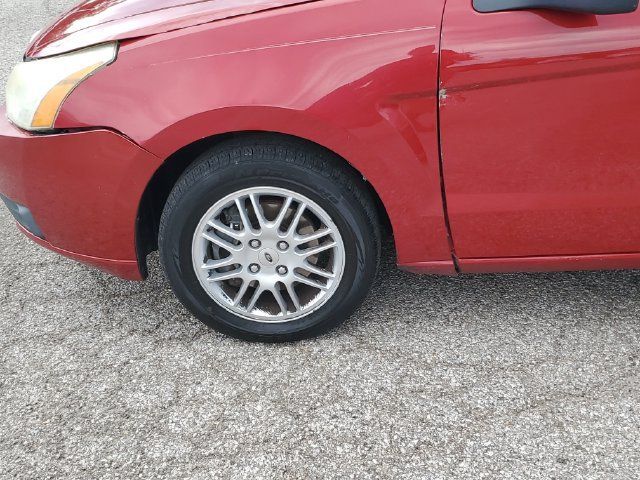 Used 2010 Ford Focus SE FWD image 8