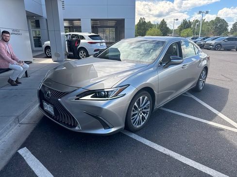 Used 2020 Lexus ES 350 w/ Premium Package FWD image 2