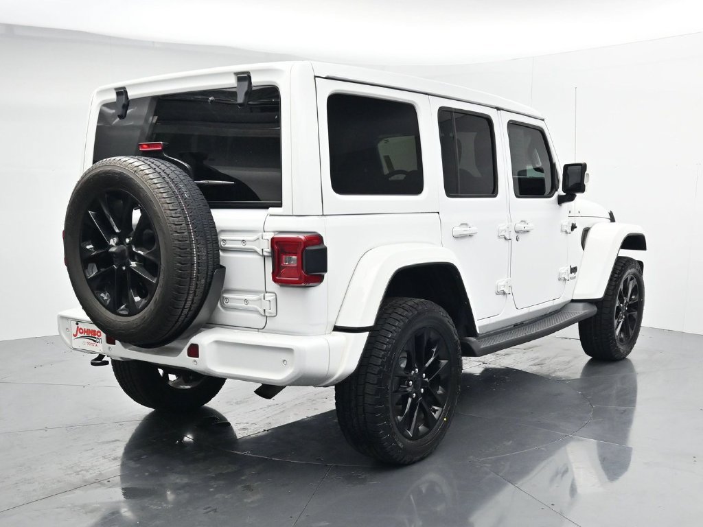 Used 2022 Jeep Wrangler Unlimited Sahara AWD/4WD image 7