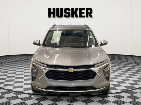 Certified 2025 Chevrolet Trax LT FWD image 3