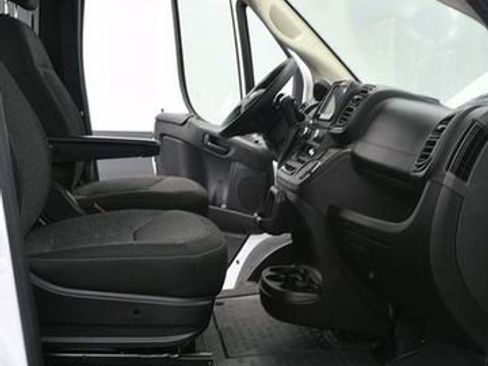 Used 2025 RAM ProMaster 2500 w/ Convenience Group image 10