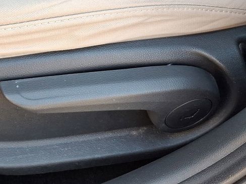 Used 2017 Hyundai Elantra SE FWD image 26