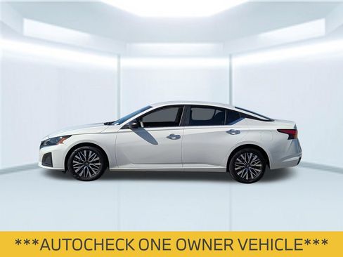 Used 2025 Nissan Altima 2.5 SV FWD image 2